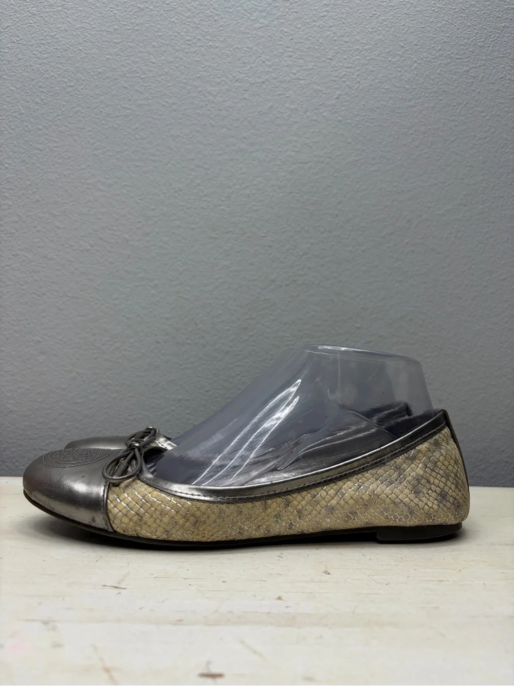 Tory Burch Silver Mettalic Verbena Leather Flats Size 8